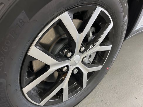 New 2025 Jeep Grand Cherokee L Limited w/ Luxury Tech Group II image 13