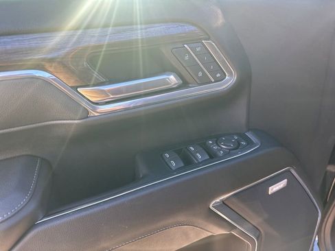 Used 2024 Chevrolet Silverado 2500 LTZ w/ LTZ Premium Package image 18