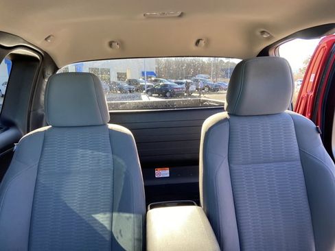 Used 2019 Toyota Tacoma SR image 18