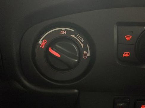 Used 2022 Nissan Frontier SV AWD/4WD image 30