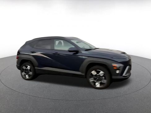 Used 2025 Hyundai Kona SEL image 2