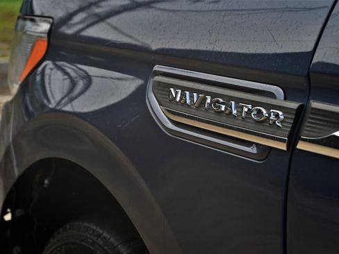 Used 2022 Lincoln Navigator Reserve image 9