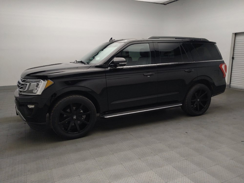 Used 2018 Ford Expedition XLT w/ Equipment Group 202A RWD image 2