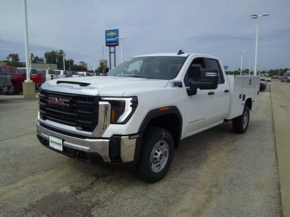 New 2025 GMC Sierra 2500 Pro w/ Convenience Package