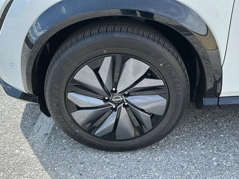 New 2025 Nissan Ariya Platinum image 6