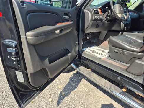 Used 2008 GMC Sierra 2500 SLT w/ Z71 Off-Road Package AWD/4WD image 8