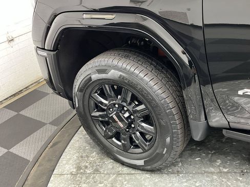 Used 2025 GMC Sierra 2500 AT4 w/ AT4 Premium Plus Package AWD/4WD image 10