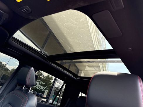 Used 2024 Ford Expedition Limited RWD image 5