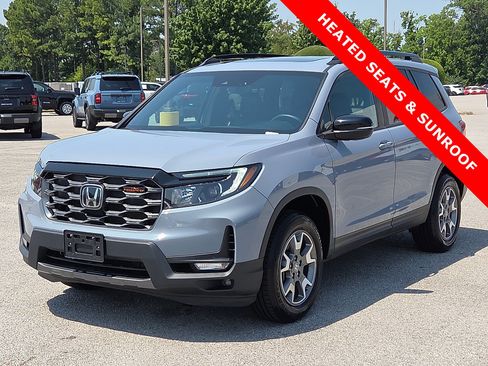 Used 2023 Honda Passport TrailSport image 2