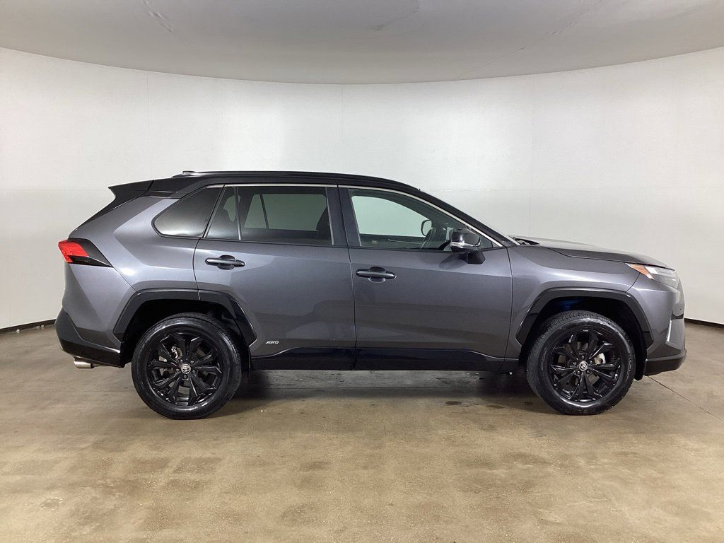 Used 2023 Toyota RAV4 XSE AWD/4WD image 4