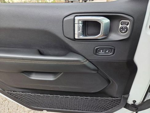 Used 2025 Jeep Wrangler Unlimited Sahara AWD/4WD image 28