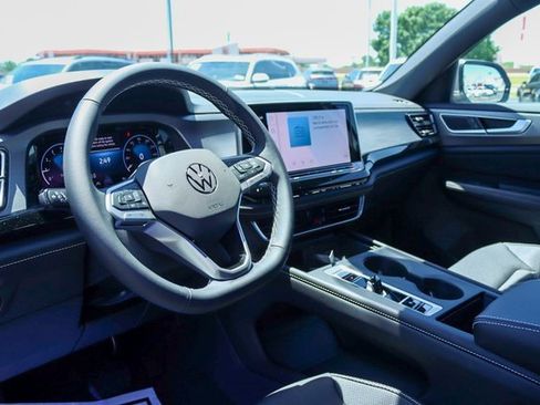 Used 2024 Volkswagen Atlas Cross Sport SE image 11