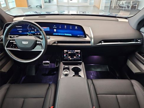 New 2026 Cadillac Vistiq Sport w/ LPO, Floor Liner Package AWD/4WD image 11