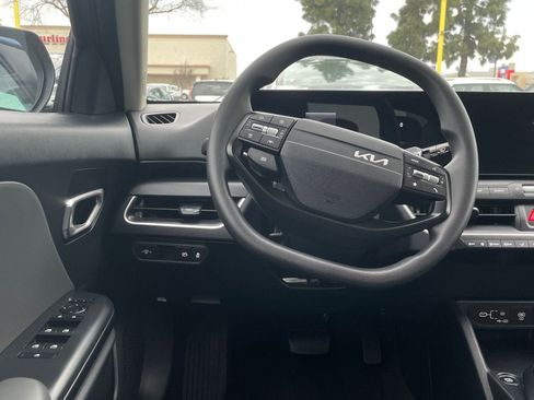 Used 2025 Kia K4 LXS image 33