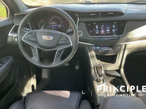 Used 2017 Cadillac XT5 Luxury w/ Driver Awareness Package image 12