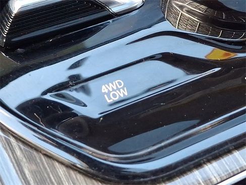 Used 2022 Jeep Wagoneer Series III w/ Premium Group I image 32