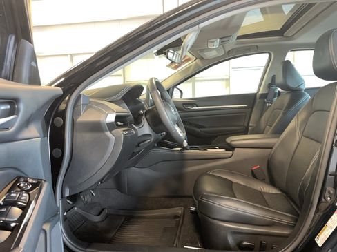 Used 2024 Nissan Altima 2.5 SL image 8