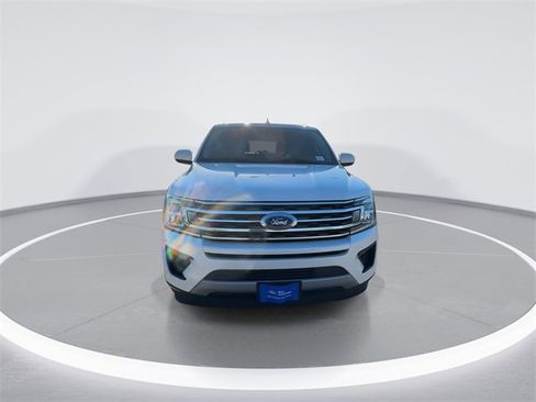 Certified 2018 Ford Expedition Max XLT w/ Equipment Group 202A image 3