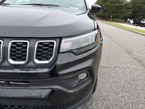 Used 2024 Jeep Compass Latitude AWD/4WD image 7