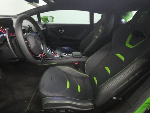 Used 2023 Lamborghini Huracan Tecnica image 3