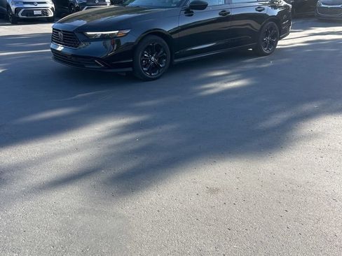 Used 2025 Honda Accord SE image 1