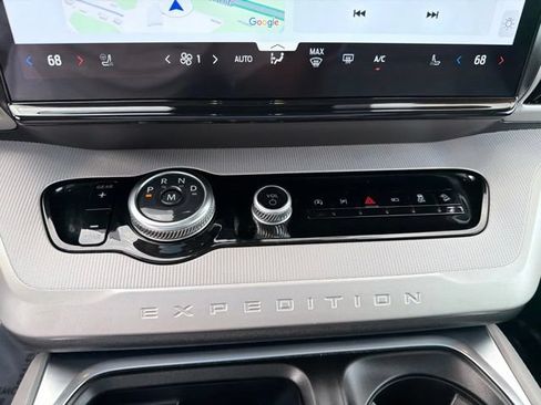 Used 2025 Ford Expedition Active AWD/4WD image 24