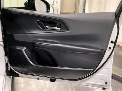 Used 2025 Toyota Prius XLE image 25