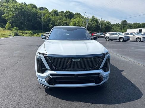 Used 2026 Cadillac Vistiq Platinum w/ LPO, Floor Liner Package AWD/4WD image 3