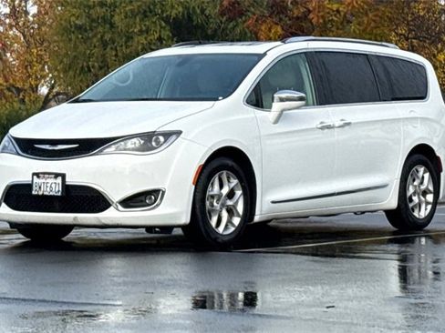 Used 2020 Chrysler Pacifica Limited image 10