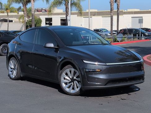 Used 2026 Tesla Model Y AWD image 2