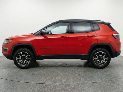 Used 2025 Jeep Compass Trailhawk AWD/4WD image 11