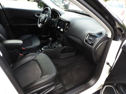 Used 2019 Jeep Compass Latitude AWD/4WD image 10