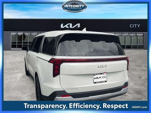 Used 2026 Kia Carnival FWD image 5
