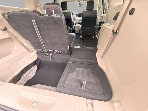 Used 2023 Chrysler Pacifica Touring-L FWD image 11