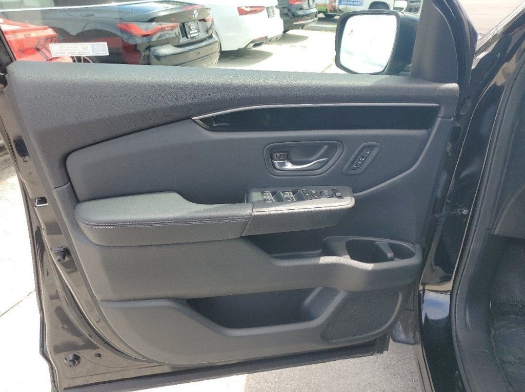 Used 2025 Honda Pilot Touring image 21