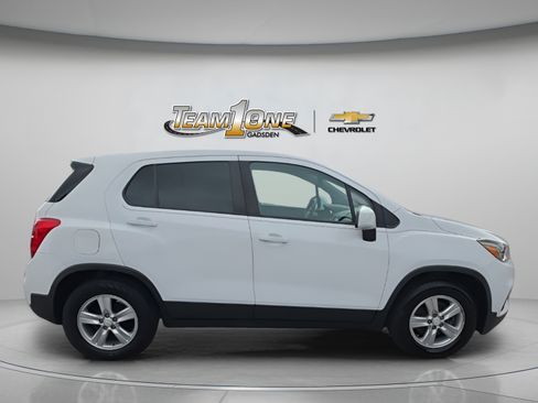 Used 2020 Chevrolet Trax LS w/ Tint and Cruise Package FWD image 9