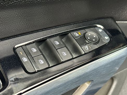 Used 2025 Nissan Pathfinder SL w/ Cargo Package image 13