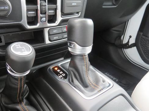 Used 2023 Jeep Gladiator Overland AWD/4WD image 22