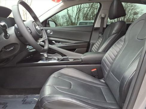 Used 2023 Hyundai Elantra Limited image 16