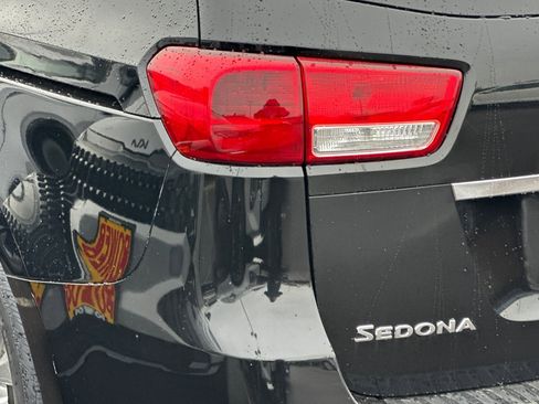 Used 2016 Kia Sedona LX w/ LX Convenience Package image 25