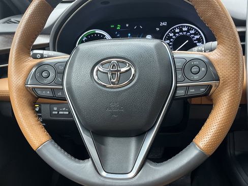 Used 2020 Toyota Avalon Limited image 15