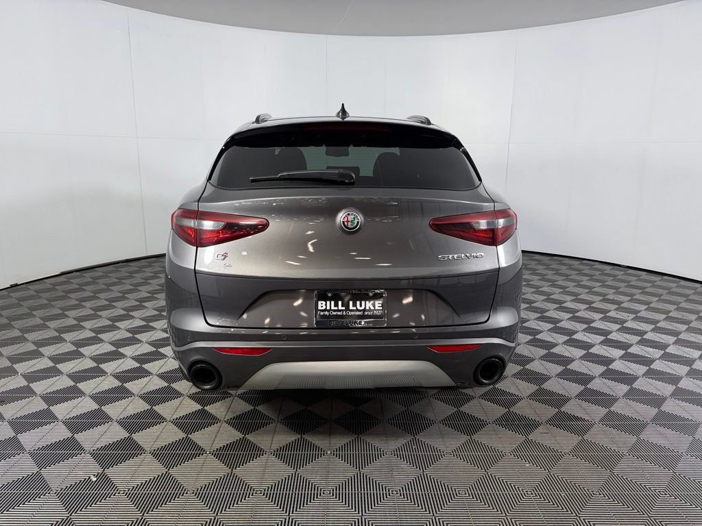 Used 2023 Alfa Romeo Stelvio Ti AWD/4WD image 8