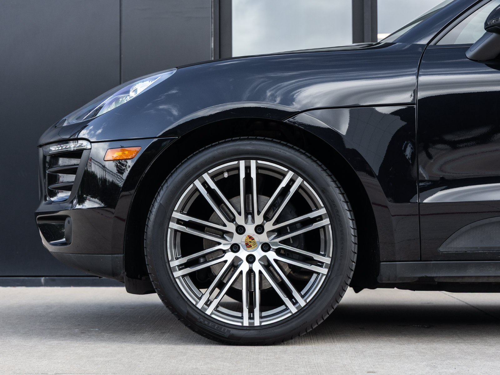 Used 2018 Porsche Macan Sport Edition AWD/4WD image 14