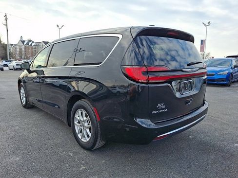 Certified 2023 Chrysler Pacifica Touring-L image 4