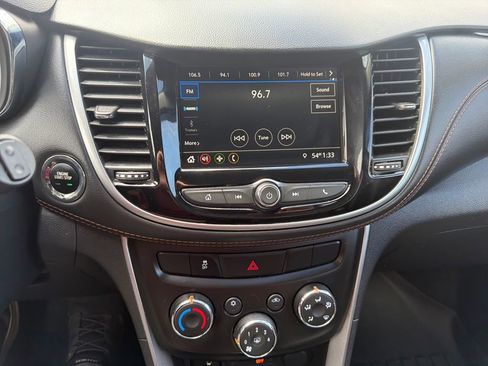Used 2019 Chevrolet Trax LT w/ LT Convenience Package AWD/4WD image 17