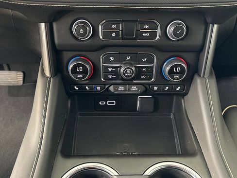 Used 2024 Chevrolet Tahoe Premier AWD/4WD image 55