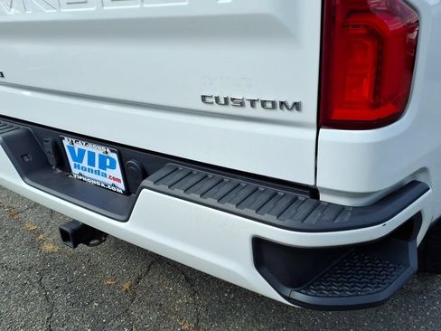 Used 2020 Chevrolet Silverado 1500 Custom w/ Custom Value Package AWD/4WD image 7