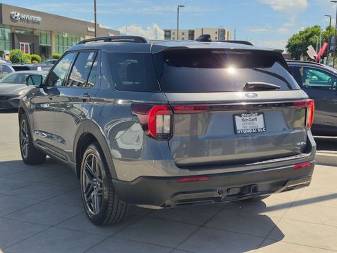 Used 2025 Ford Explorer ST-Line w/ ST-Line Street Pack AWD/4WD image 7