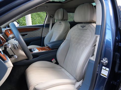 Used 2021 Bentley Flying Spur W12 image 18