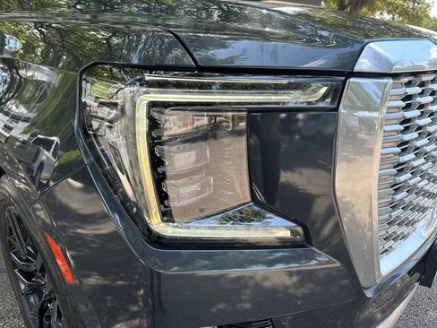 Used 2021 GMC Yukon XL Denali w/ Denali Ultimate Package AWD/4WD image 9